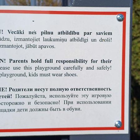 Villa Family Garden House With Free Private Parking & Playground à Riga Extérieur photo