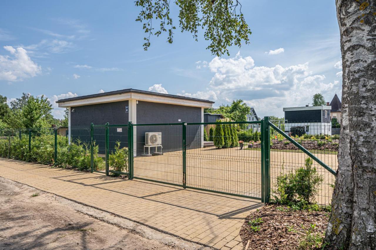 Villa Family Garden House With Free Private Parking & Playground à Riga Extérieur photo