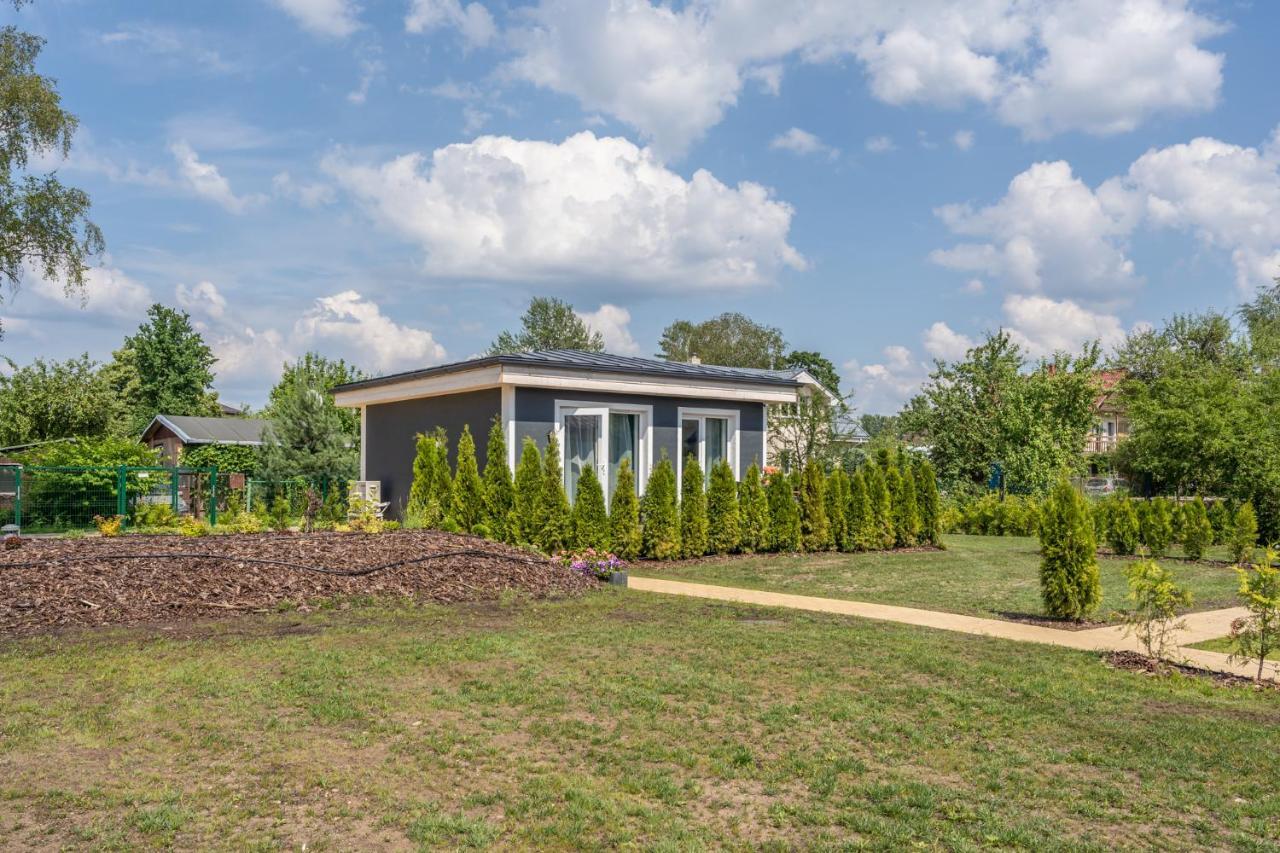 Villa Family Garden House With Free Private Parking & Playground à Riga Extérieur photo