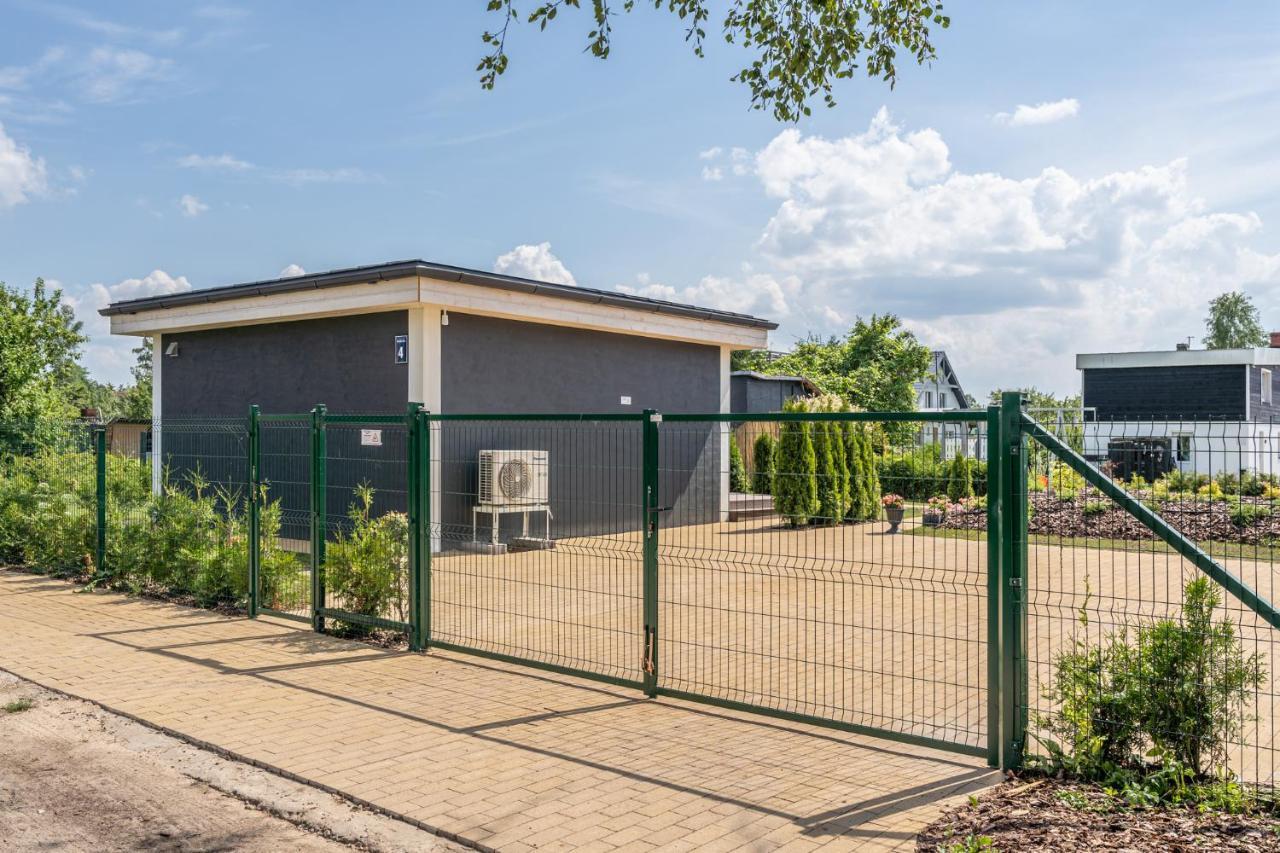 Villa Family Garden House With Free Private Parking & Playground à Riga Extérieur photo